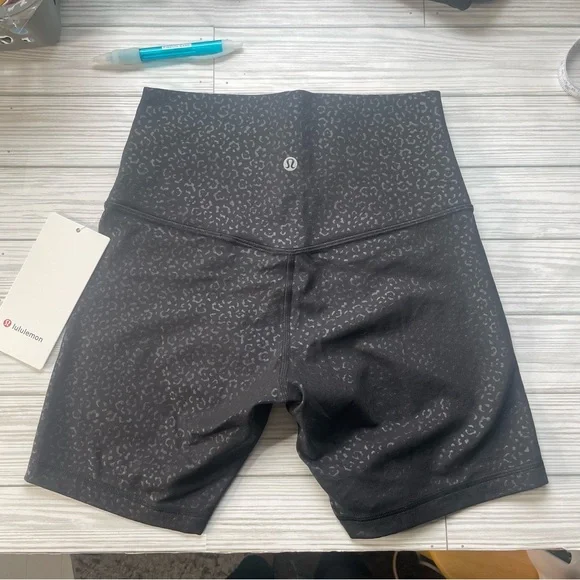 NWT Lululemon Align High-Rise Short 6" Leopard Daisy Emboss Black SIZE 6 - Picture 7 of 13